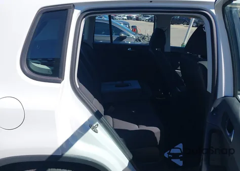 2017 Volkswagen Tiguan 2.0T/2.0T S z USA, uszkodzony, nr VIN WVGAV7AX4HK053631